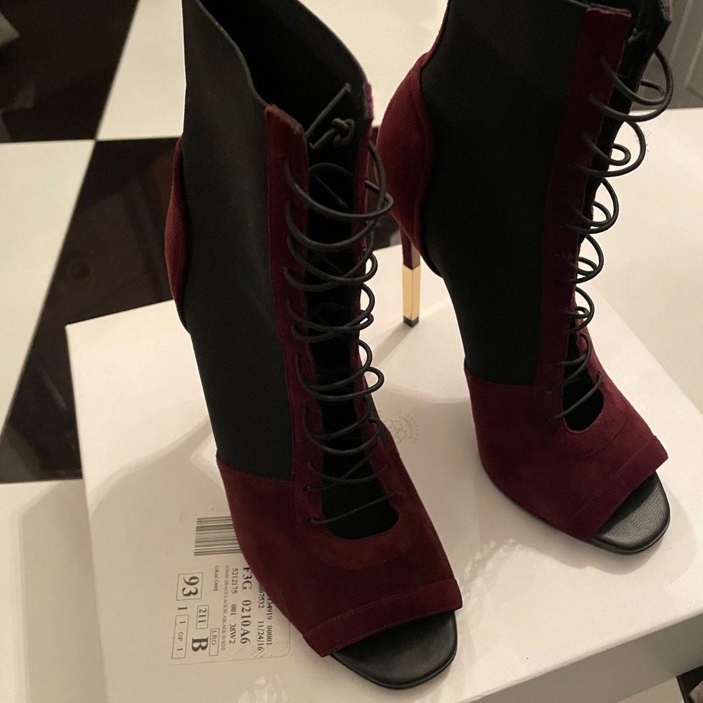 Balmain - Picture 2 of 6